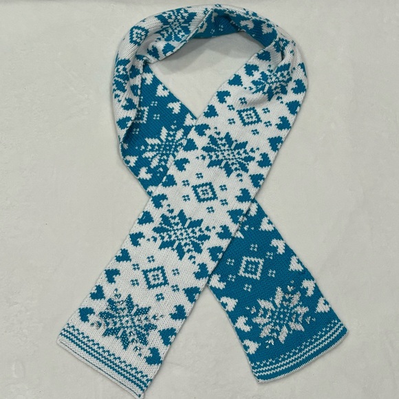 AÉROPOSTALE NWT Women’s Warm Knitted Turquoise & White Snowflake Pattern Scarf - Picture 4 of 7